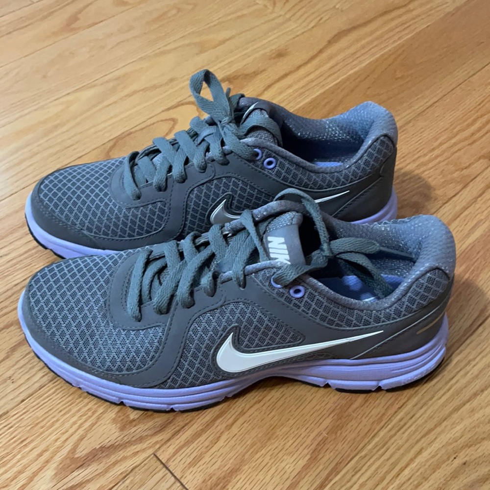 Nike sneakers, excellent condition, never worn